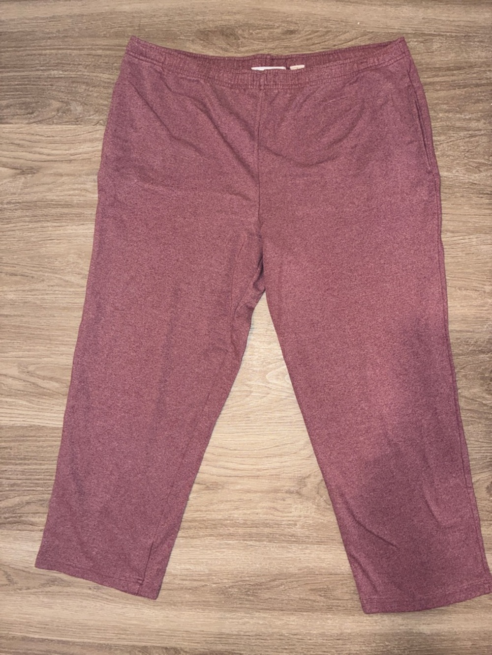 Sarah Bentley Vintage Heathered Purple Cropped Sweatpants – Women’s Large